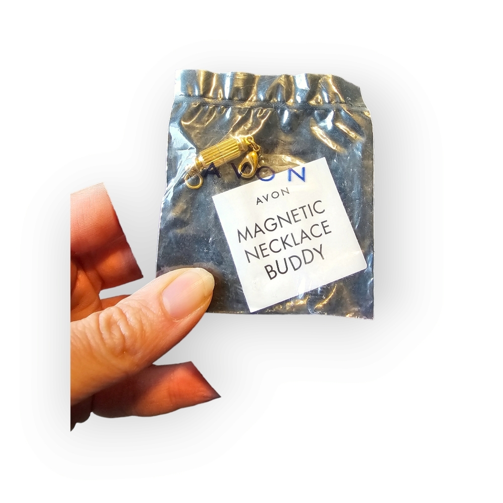Avon‎ magnetic necklace buddy, 🆕